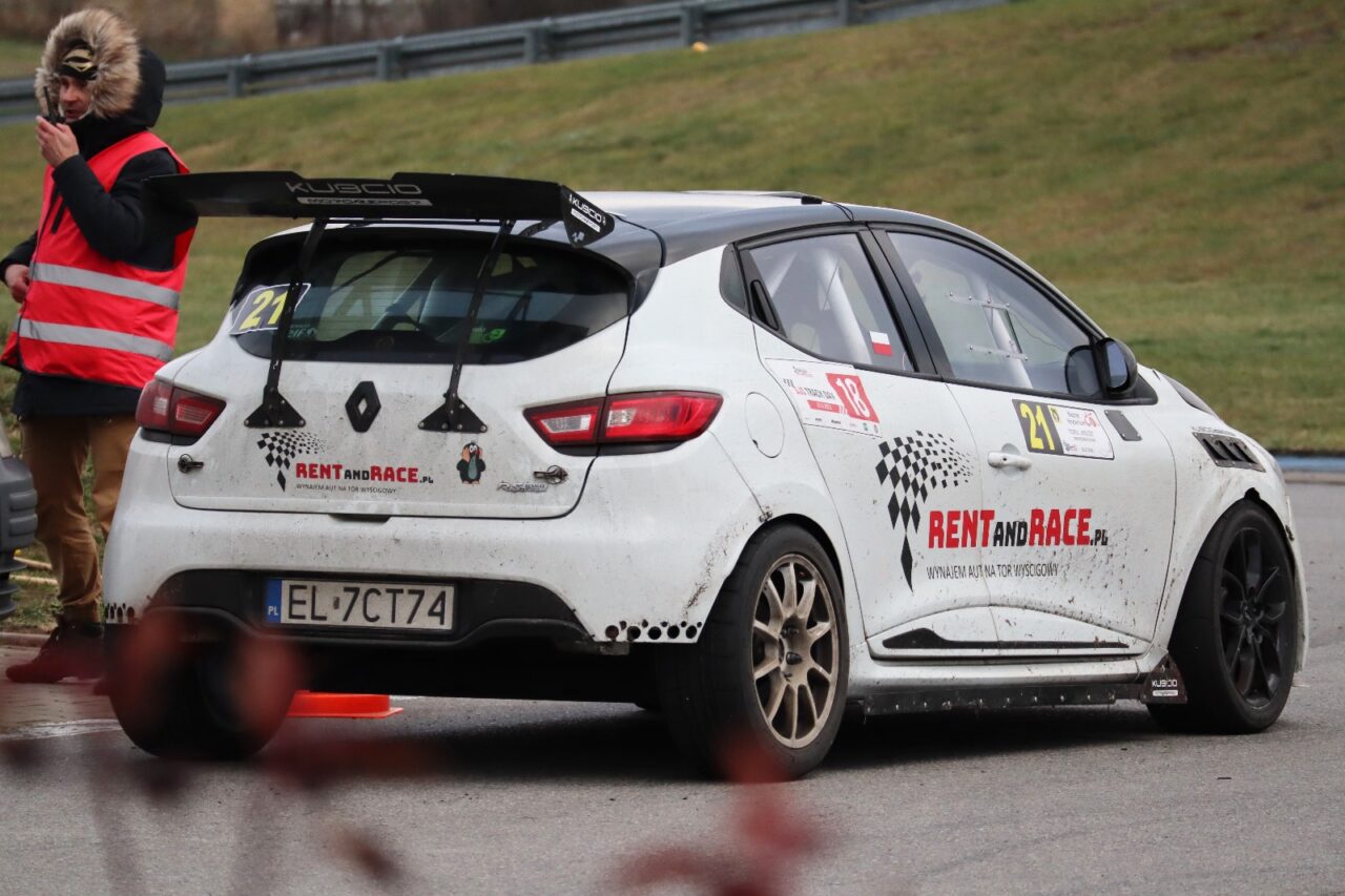 Renault Clio RS – wynajem auta na tor z instruktorem jazdy sportowej